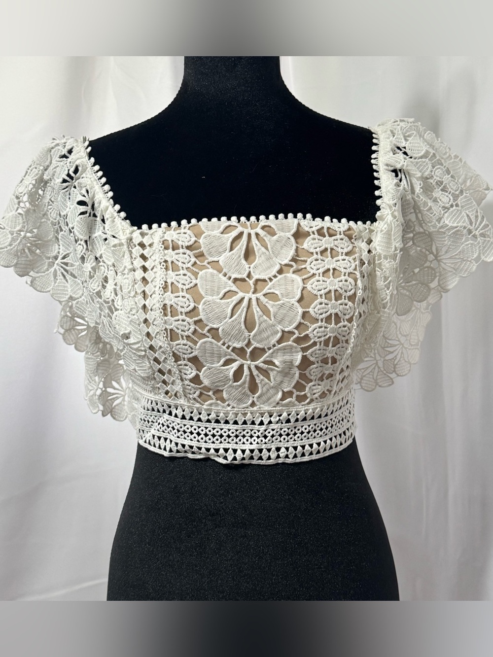 Selfie Leslie White Guipure Lace Crop Top Bridalcore Coquette Flutter Sleeve XS